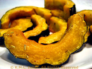 sliced roasted acorn squash