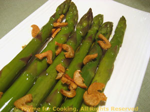 Baked Asparagus with Garlic Chips