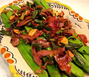 Green Beans with Prosciutto and Garlic Chips